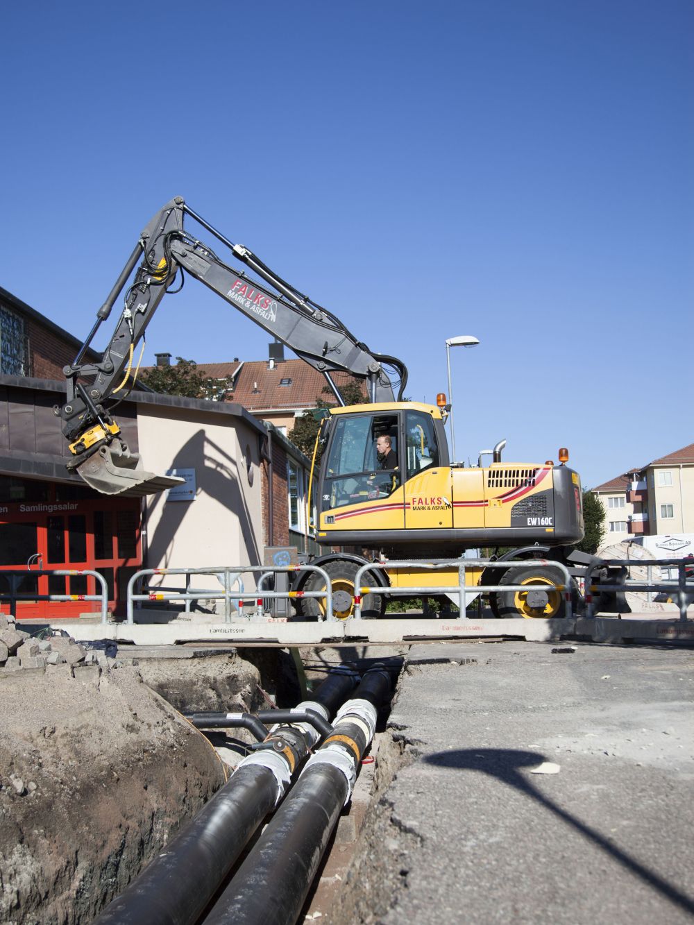 Asfaltering garageuppfart  så får man en hållbar och snygg infart