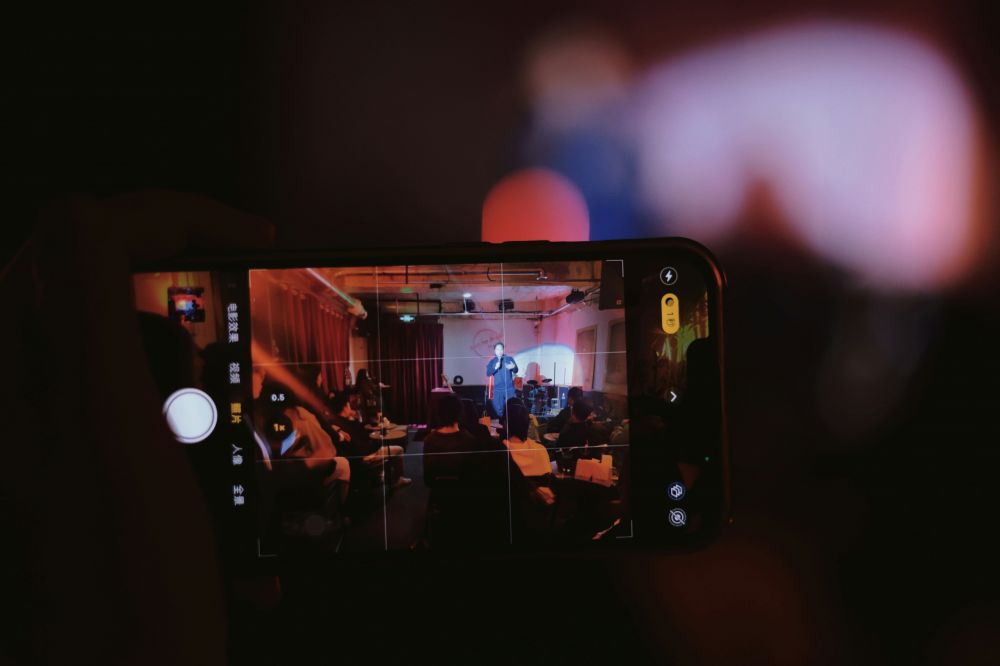 Standup-komiker i Sverige och standup i Stockholm – scener, karriärer och kvällar fyllda av skratt